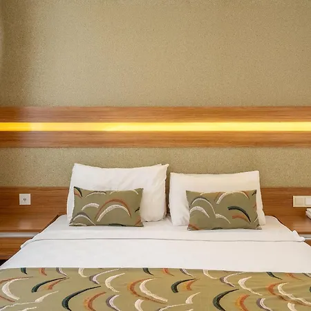 La Brisa Otel 3*